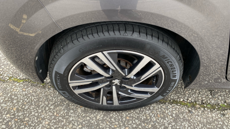 Peugeot 208 1.2 PureTech 100 Allure Premium + 5dr Petrol Hatchback